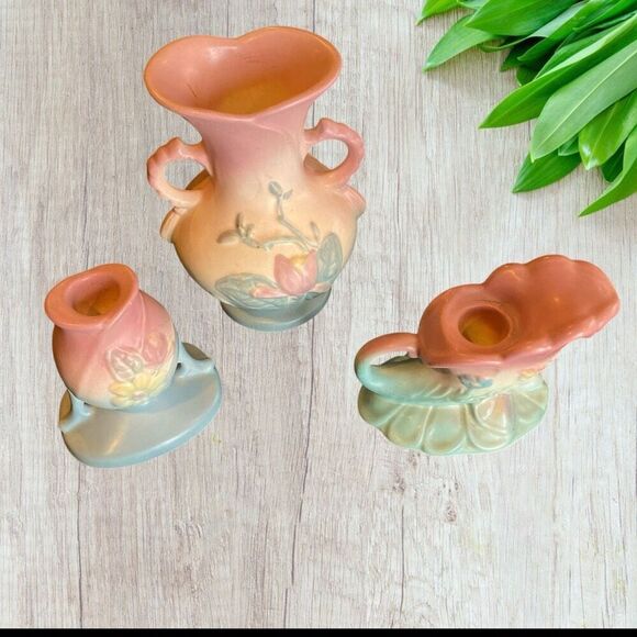 Magnolia Hull Pottery Garniture Set - Picture 2 of 12